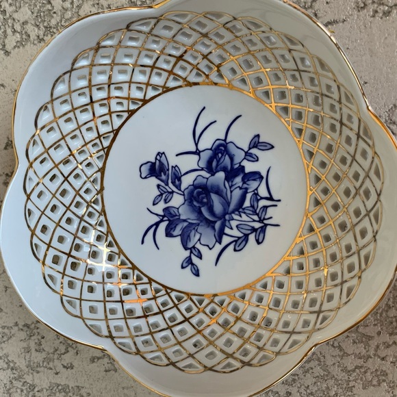Venezia Elegant Blue and Gold Floral Porcelain Bowl - Picture 6 of 7